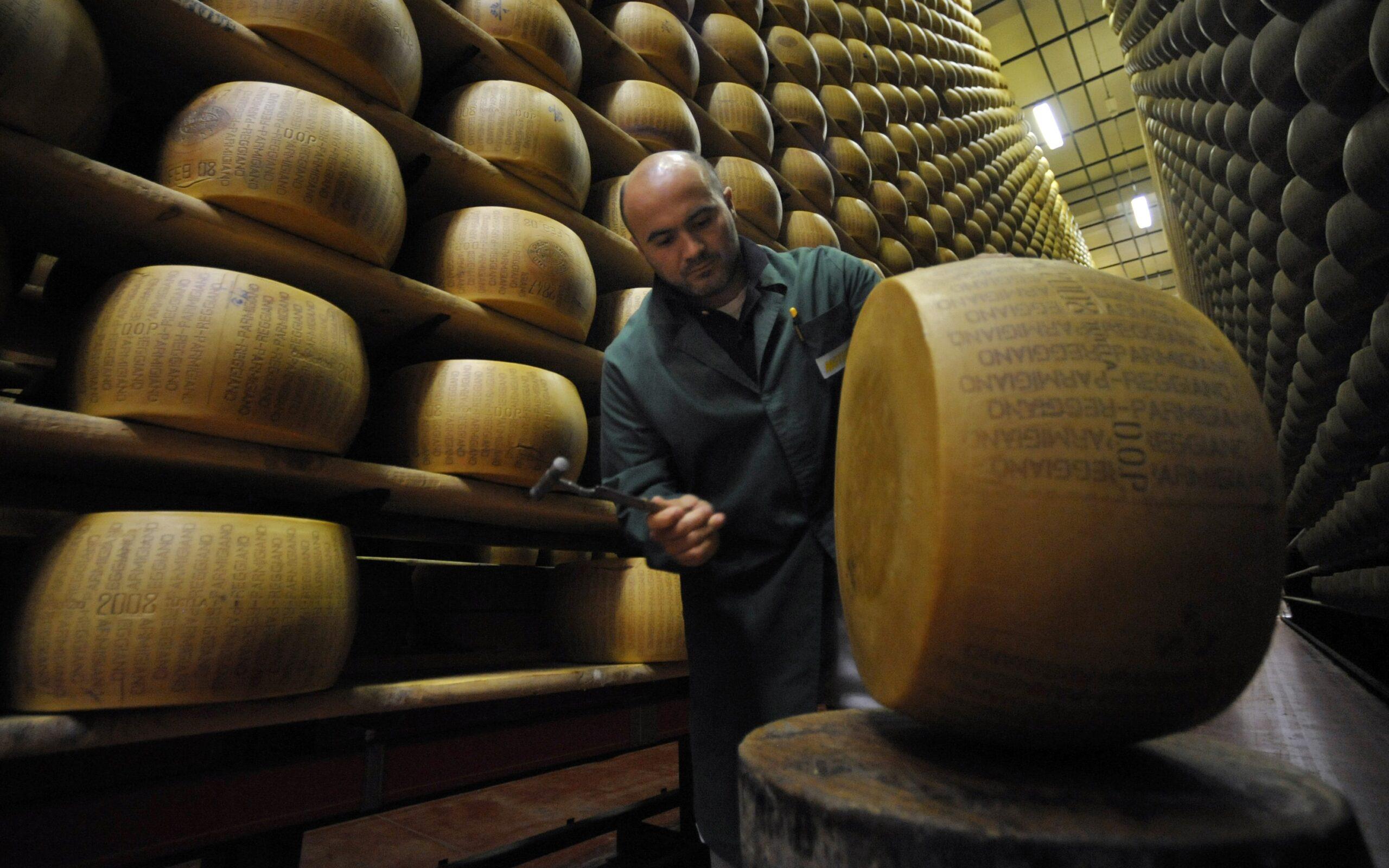 Banco Credito Emiliano aceita queijo Parmigiano Reggiano como garantia de empréstimo